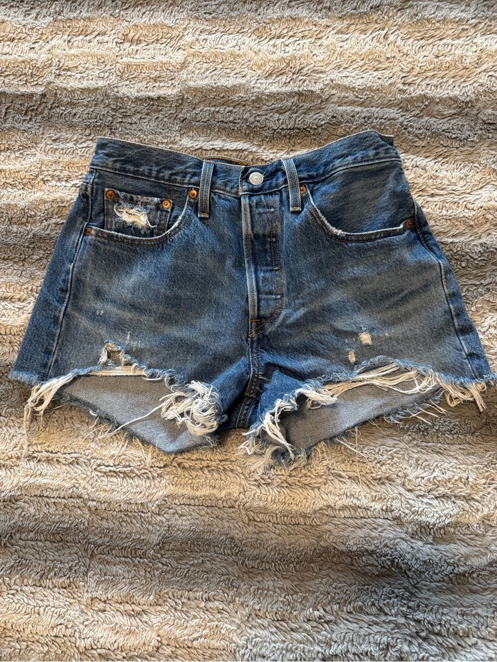 Levi 501 shorts - size 27